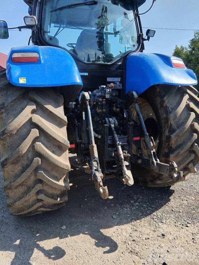 New Holland T7030 Traktory