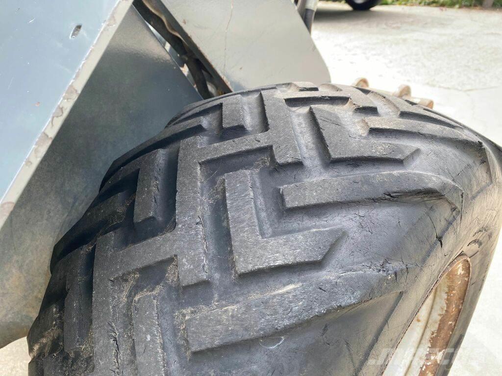 GiANT 332swt Kolové nakladače