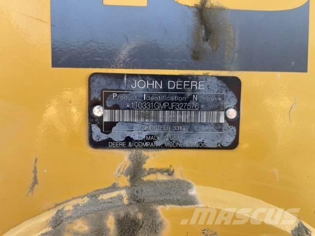 John Deere 331G Smykem řízené nakladače