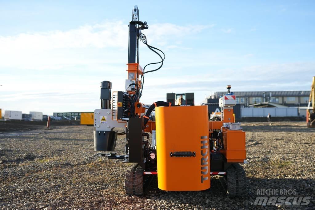  Turchi 300F Hydraulická beranidla na zatloukání pilotů