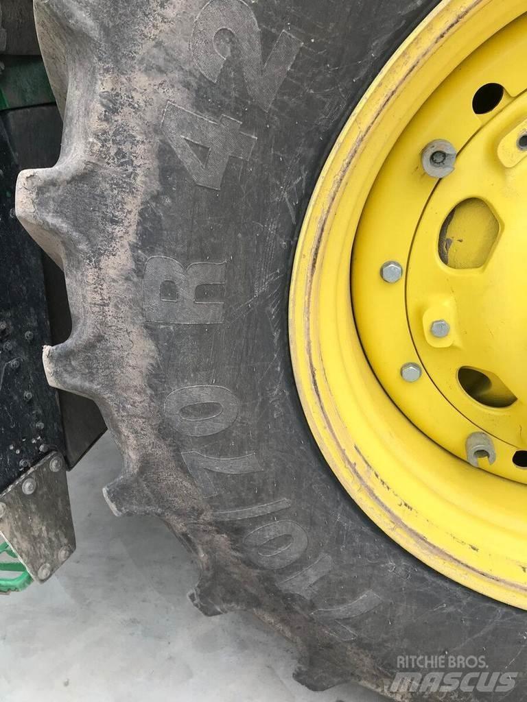 John Deere 8R410 Traktory