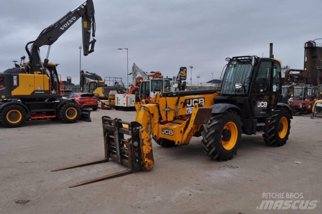 JCB 540-140 Teleskopické manipulátory