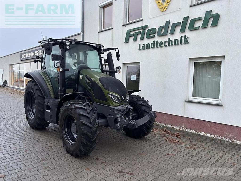Valtra g135a Traktory