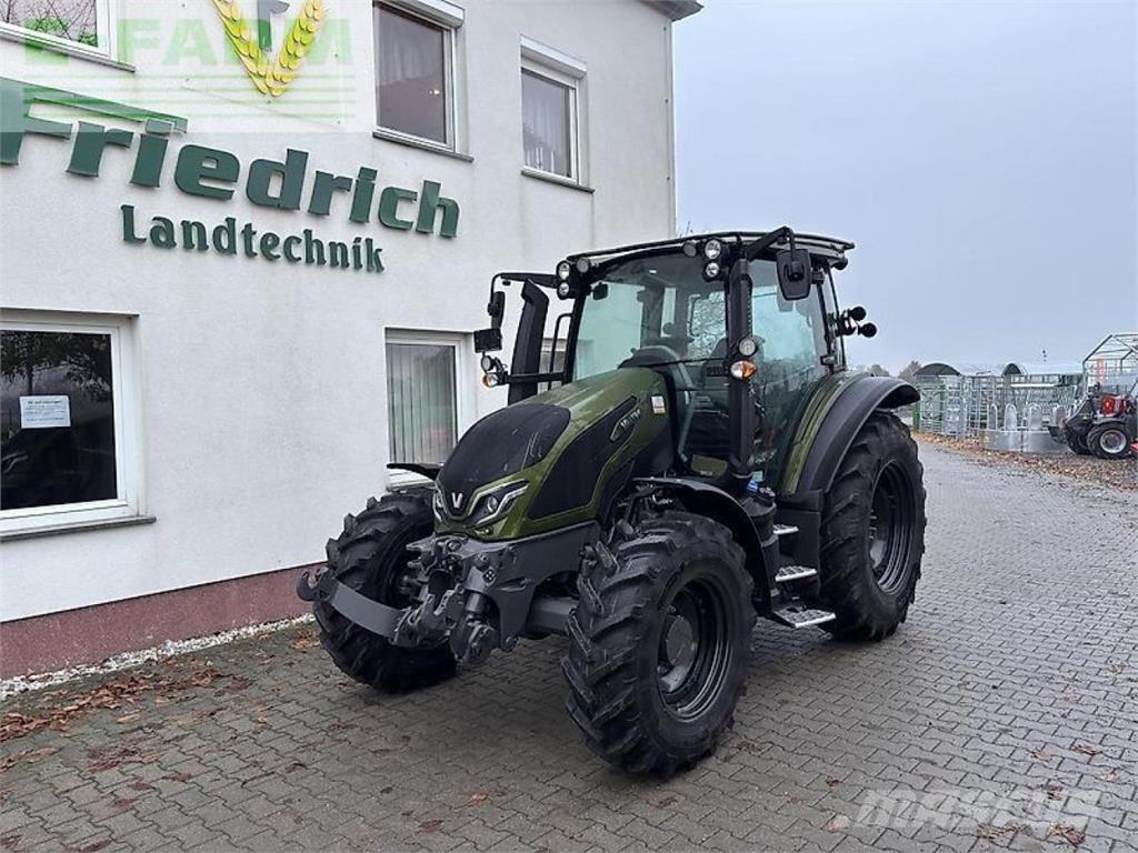 Valtra g135a Traktory