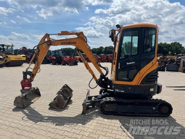 Hyundai R25Z-9 AK Mini rýpadla < 7t