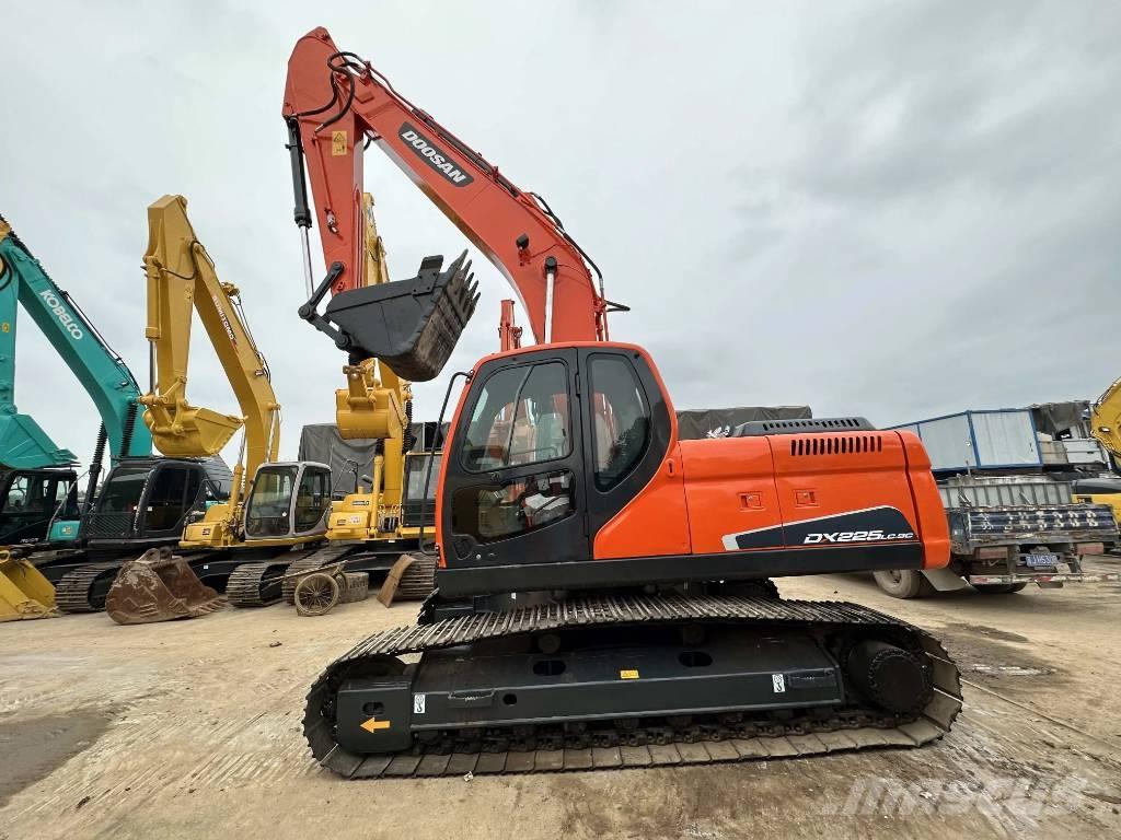 Doosan DX225LC-9C Pásová rýpadla