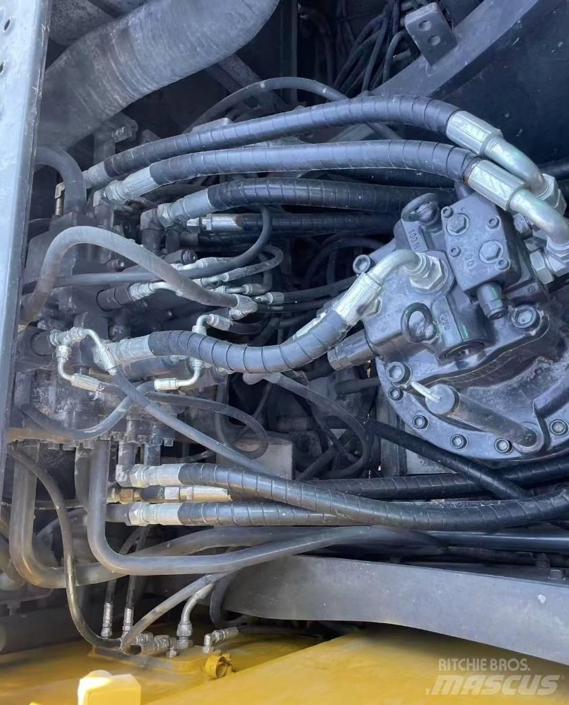 Volvo 240 CLD Pásová rýpadla