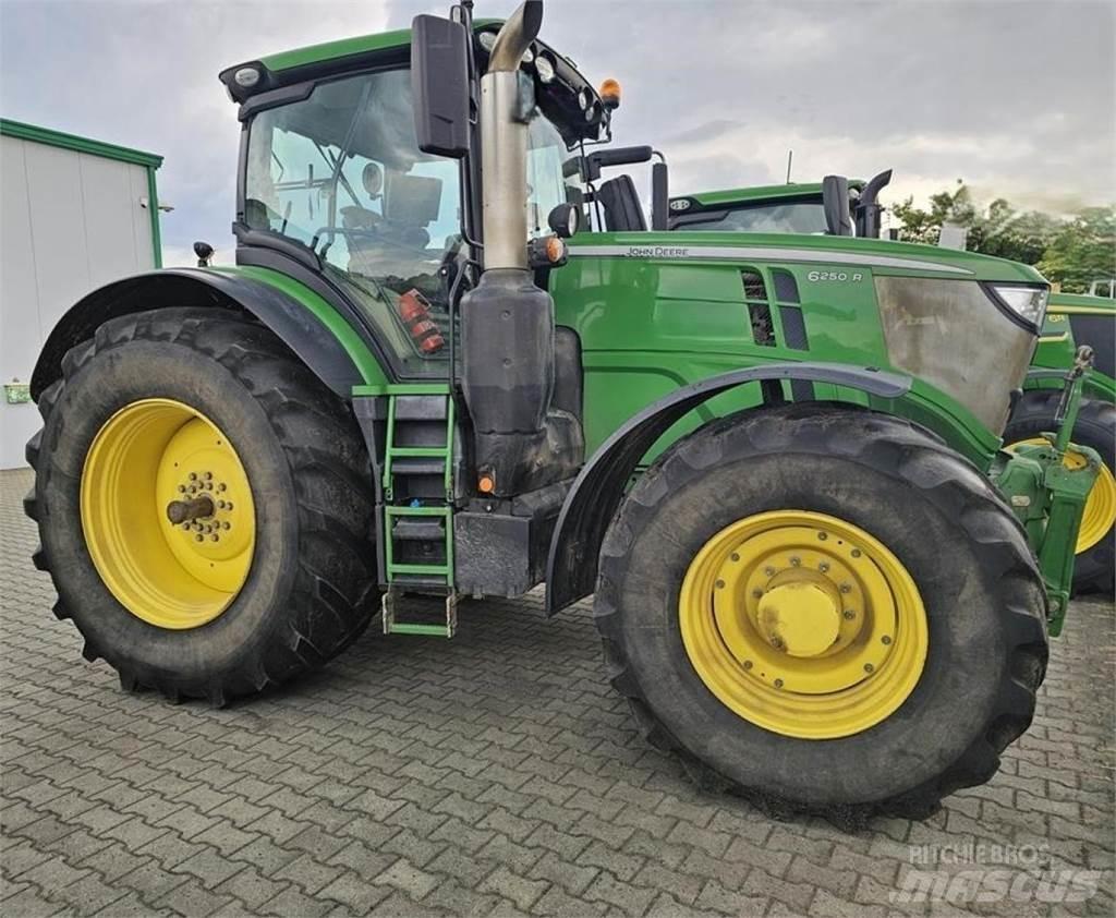 John Deere 6250 R Traktory