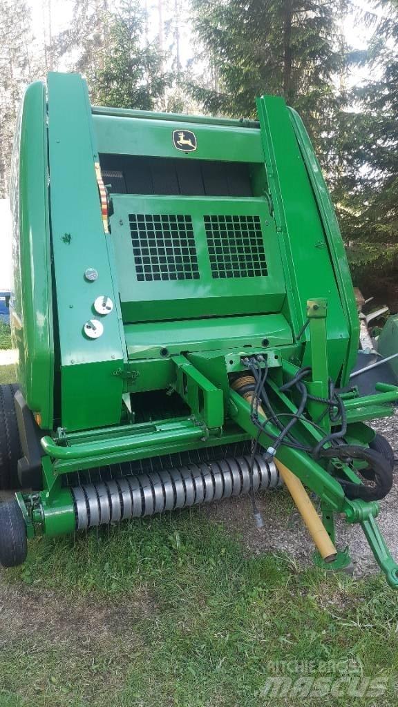 John Deere 854 Lis na válcové balíky
