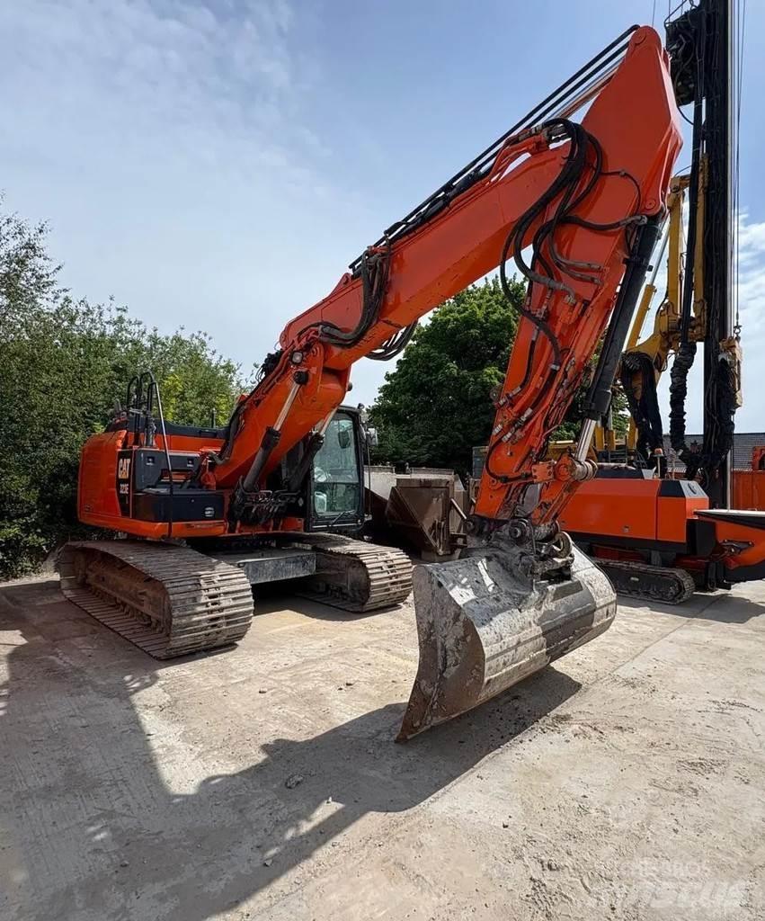 CAT 323E Pásová rýpadla