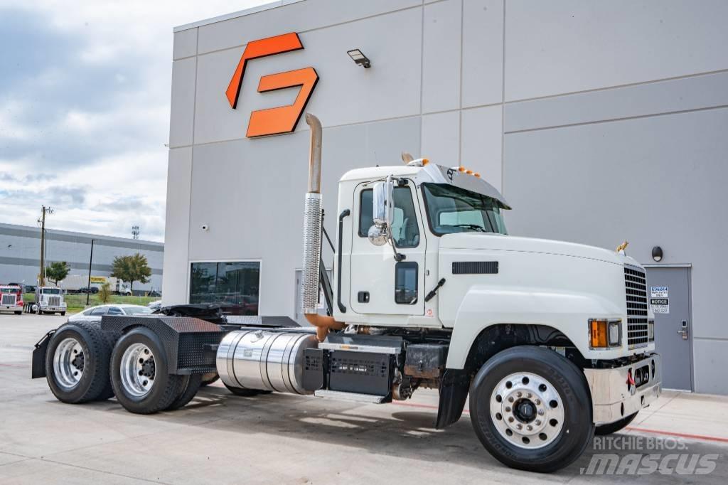 Mack Pinnacle 64T Tahače