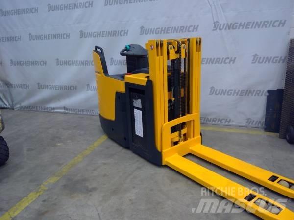 Jungheinrich ERD 220 Samohybné vozíky