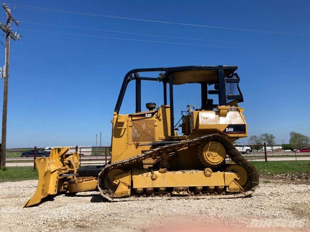 CAT Bulldozer D4H Pásové dozery