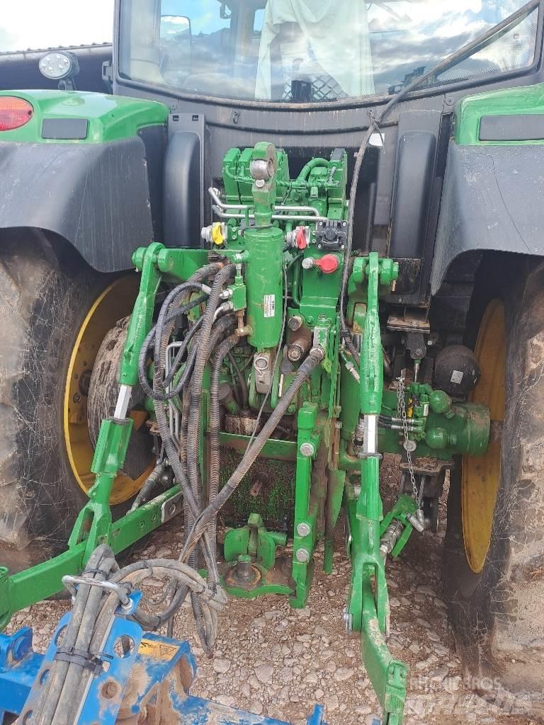 John Deere 6155R Traktory