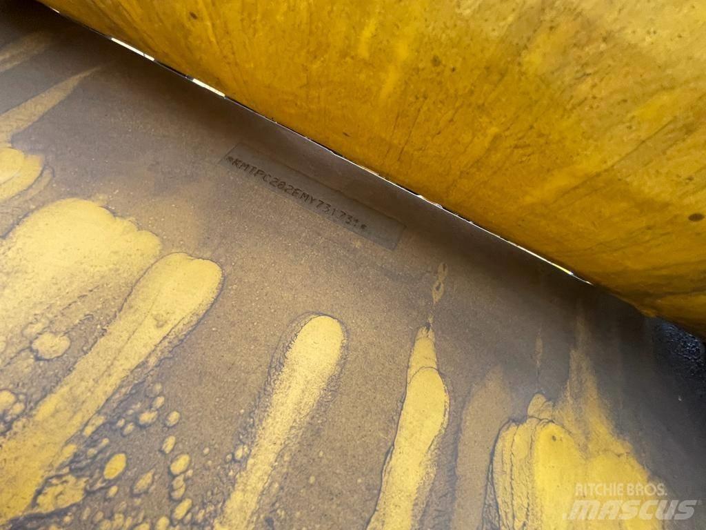 Komatsu PC210-10MO Pásová rýpadla