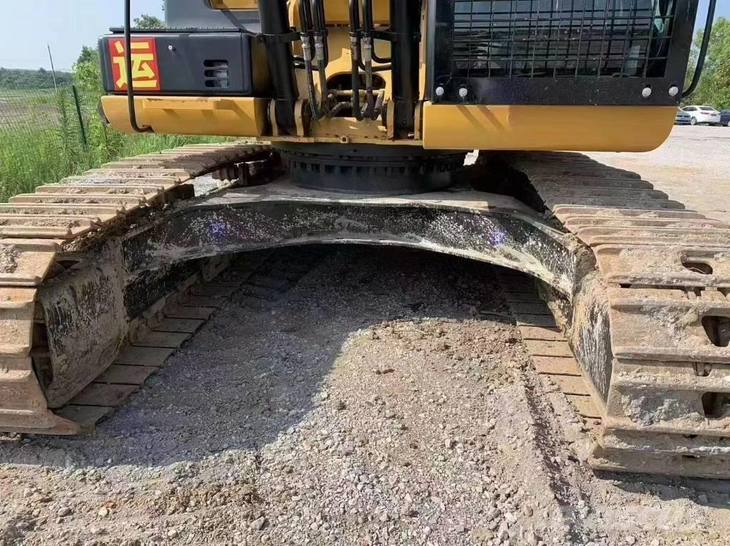 CAT 323D Pásová rýpadla