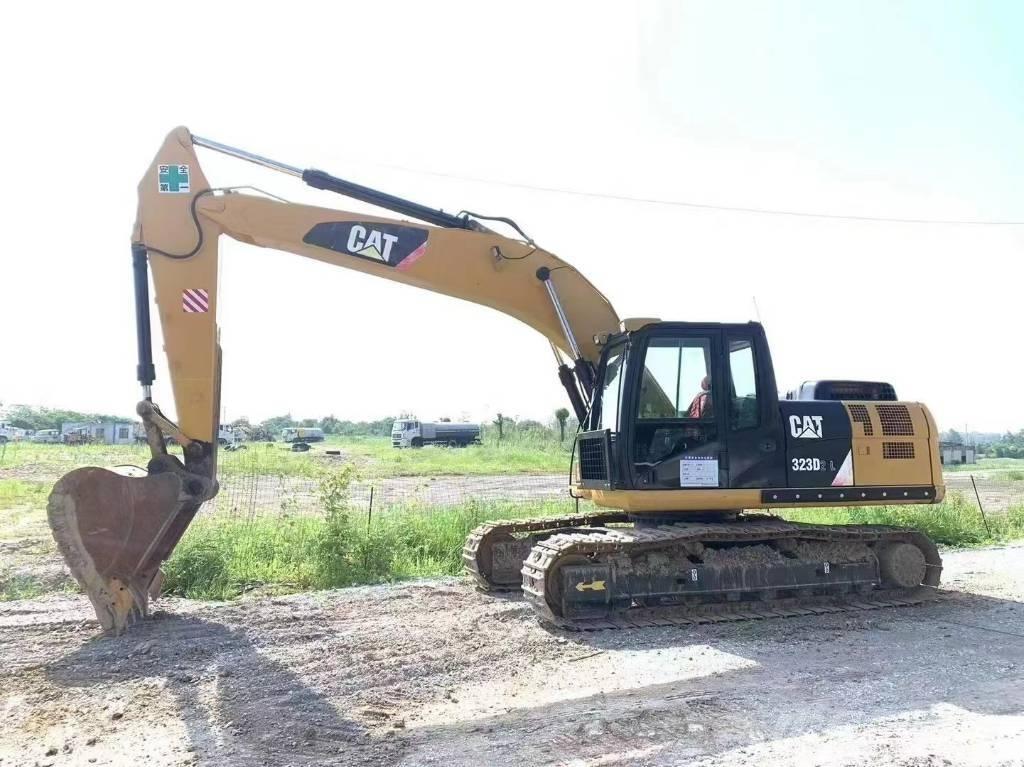 CAT 323D Pásová rýpadla