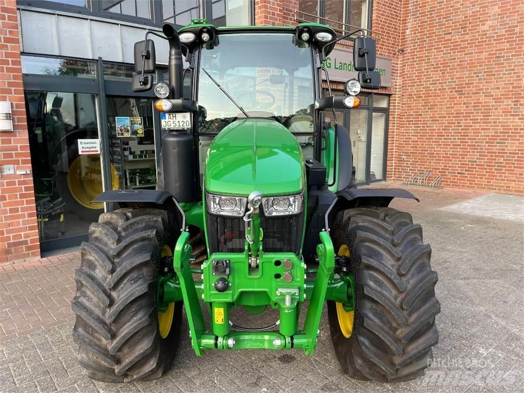 John Deere 5120M Traktory