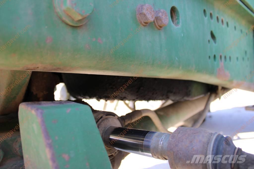 John Deere 6610 Traktory