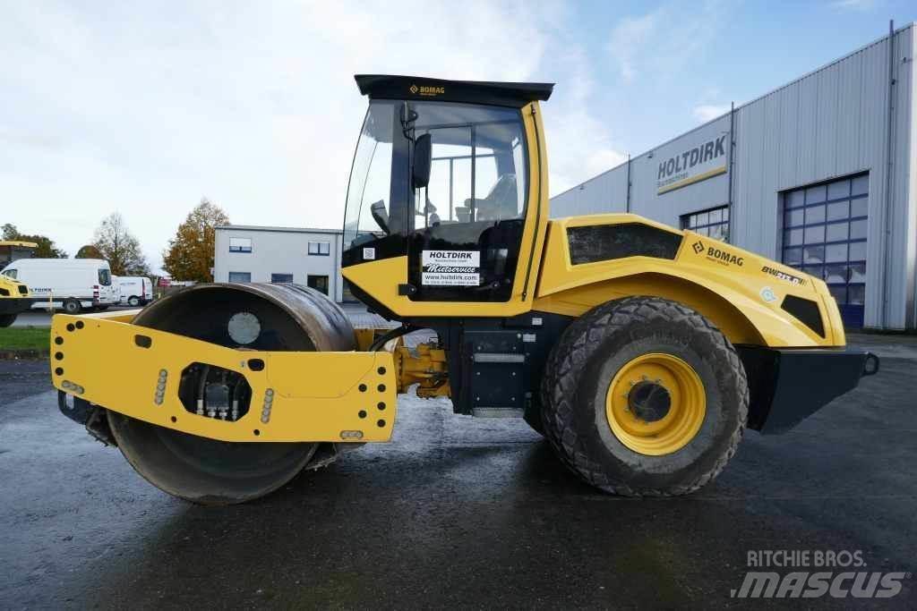 Bomag BW 213 D-5 Půdní kompaktory