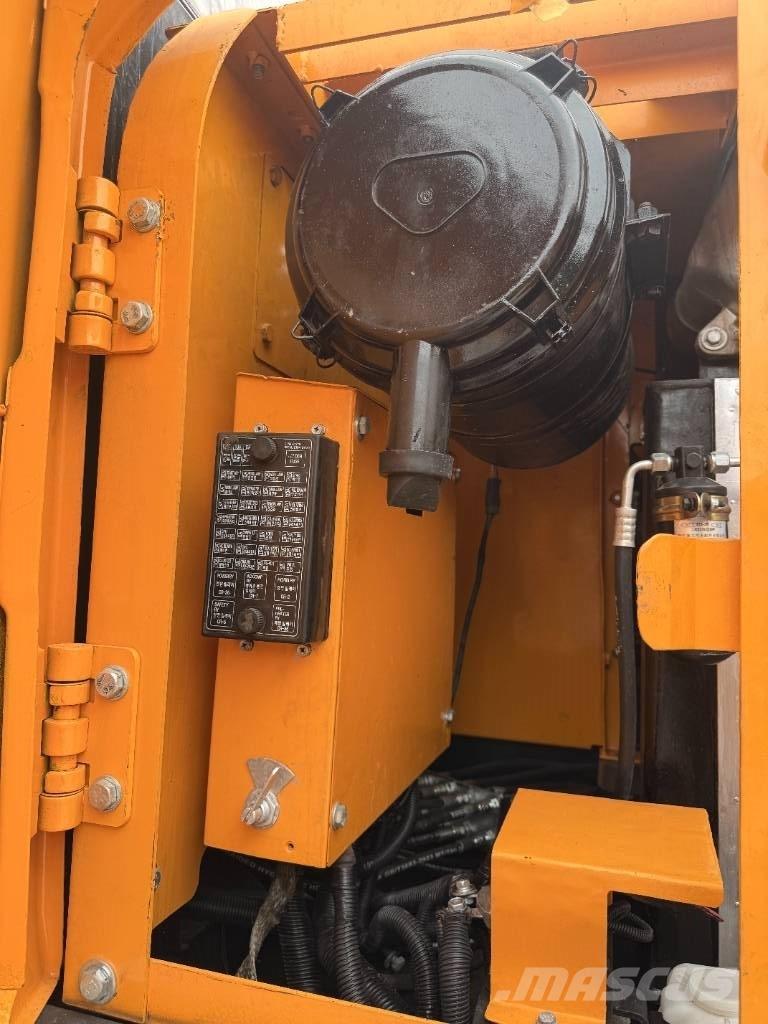 Hyundai HX 220 Pásová rýpadla