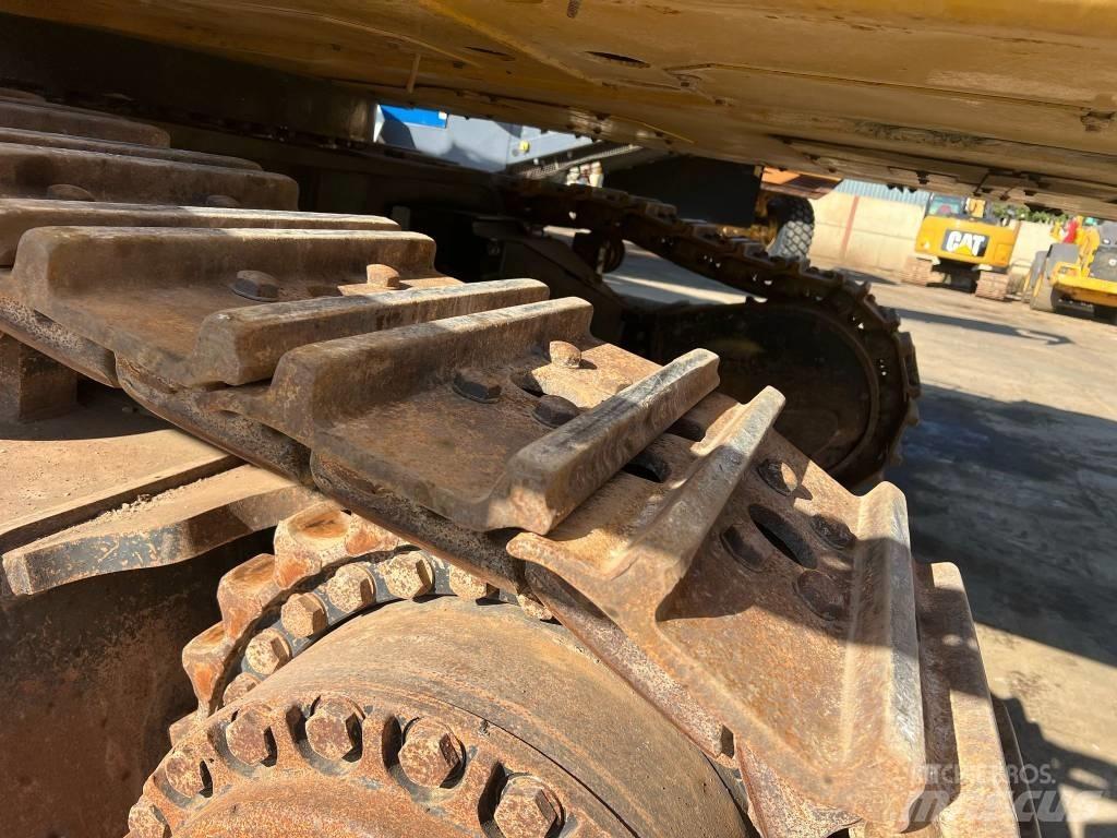 CAT 390 D Pásová rýpadla