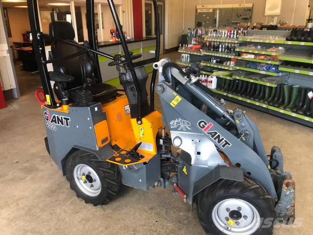 GiANT G 1200 Víceúčelové nakladače