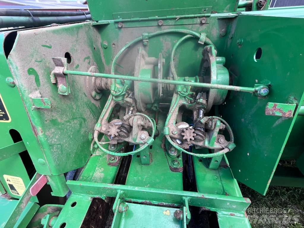 John Deere 359 Lis na hranaté balíky