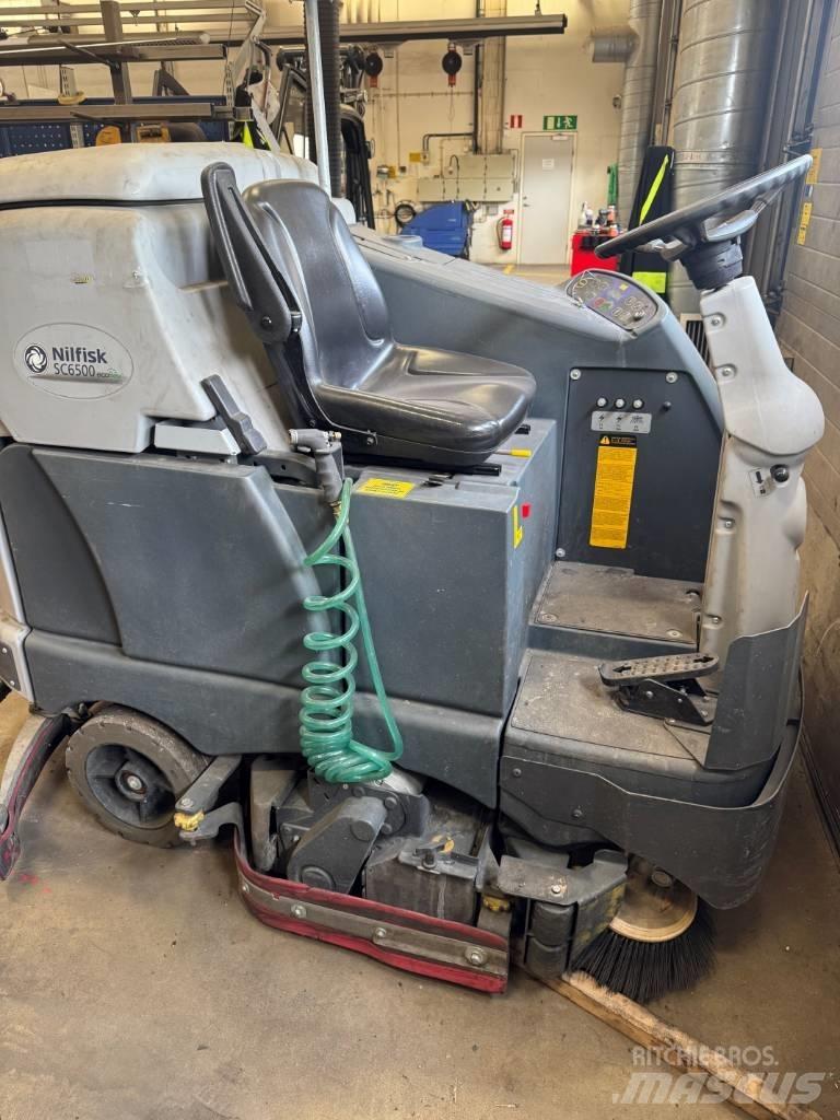 Nilfisk SC6500 Vnitřní zametací stroje