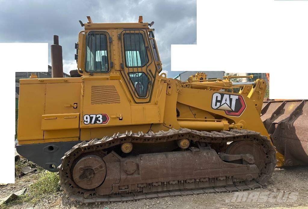 CAT 973 Kolové nakladače