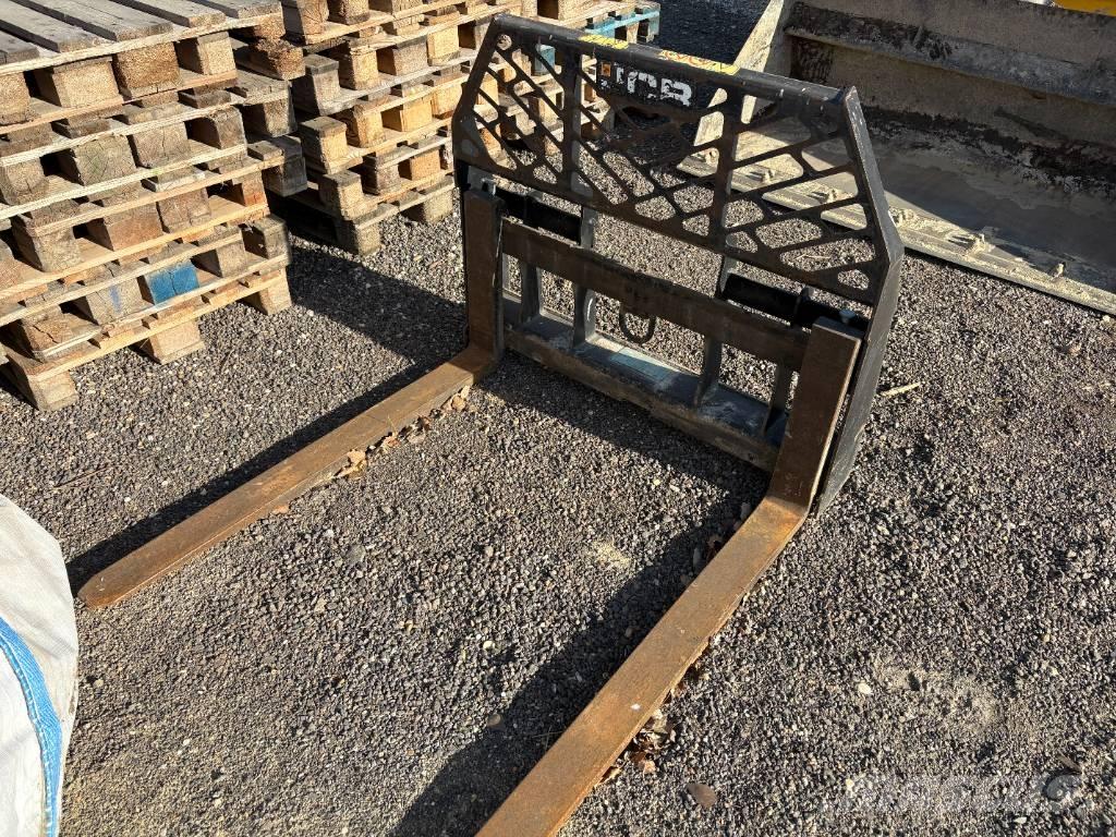 JCB 250 T4 Mininakladače