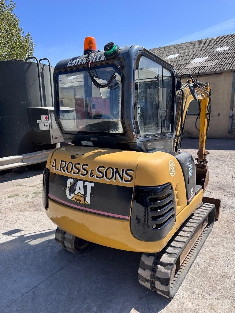 CAT 302.5 Mini rýpadla < 7t