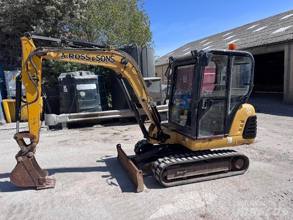CAT 302.5 Mini rýpadla < 7t