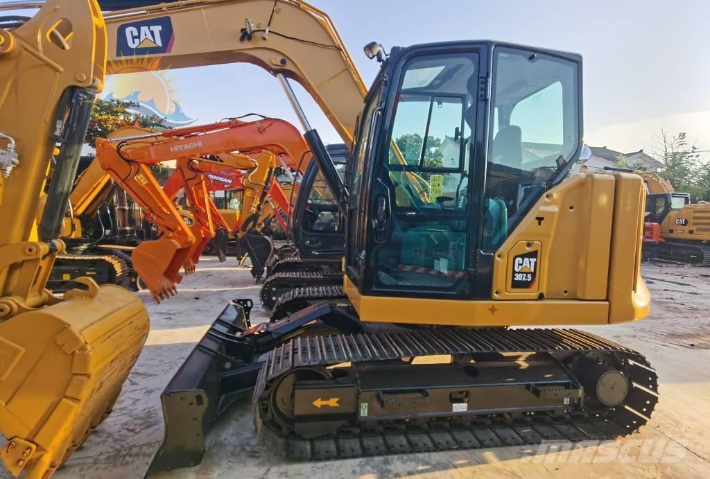 CAT 307.5 Midi rýpadla 7t - 12t
