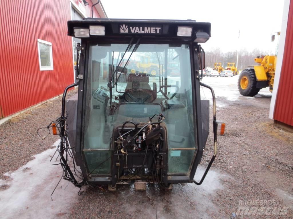 Valmet 8600 Kabiny a interiér