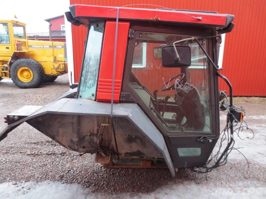 Valmet 8600 Kabiny a interiér