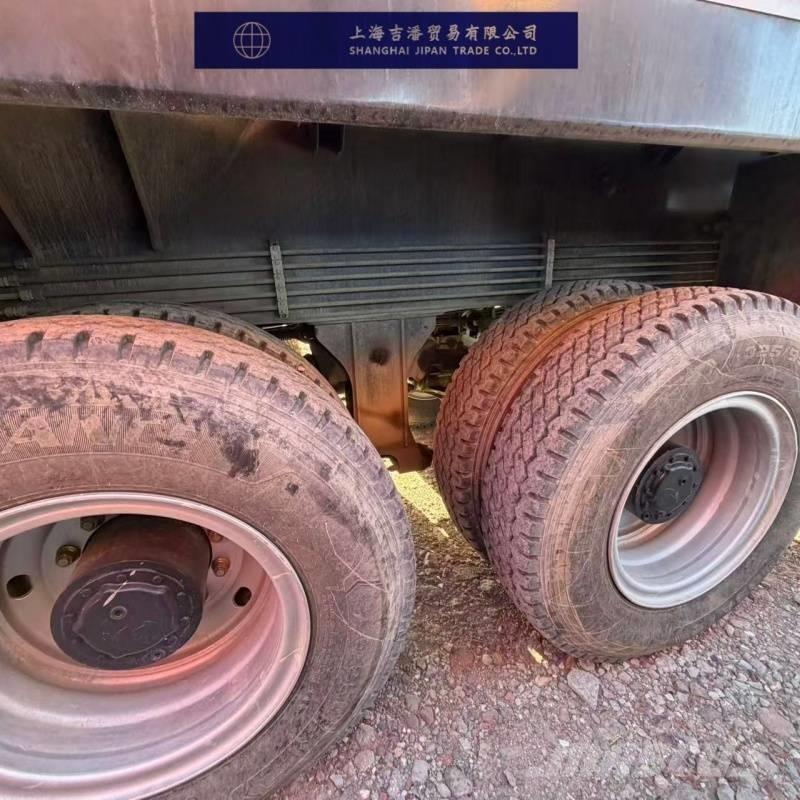 Sany SCT1000C Univerzální terénní jeřáby