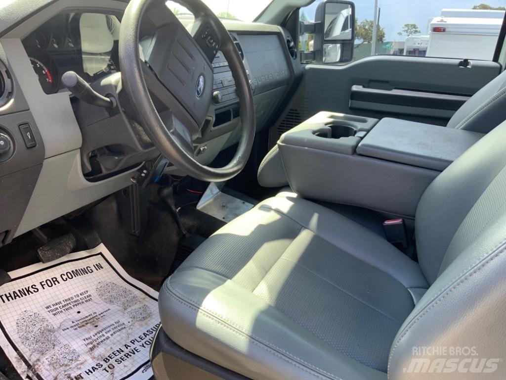 Ford F 250 SD Další