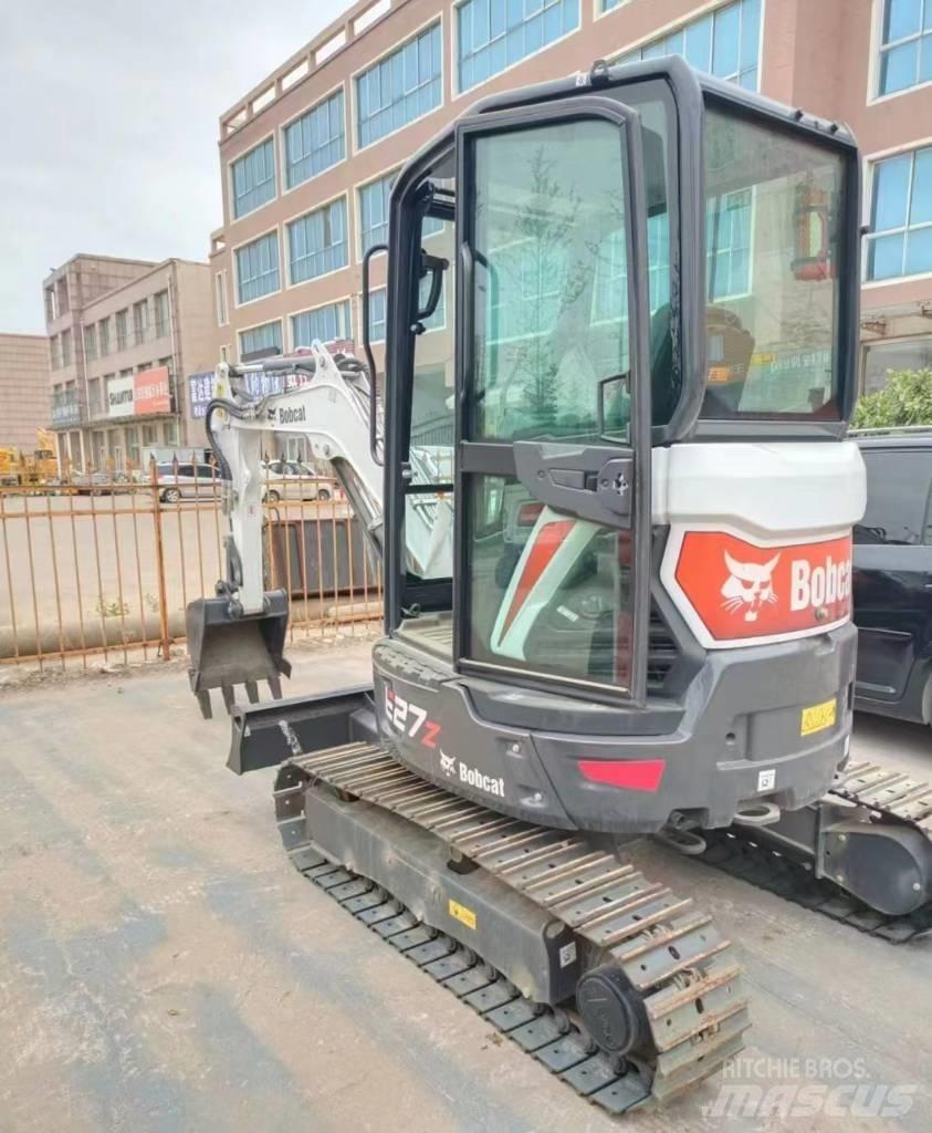 Bobcat E 27 Z Smykem řízené nakladače