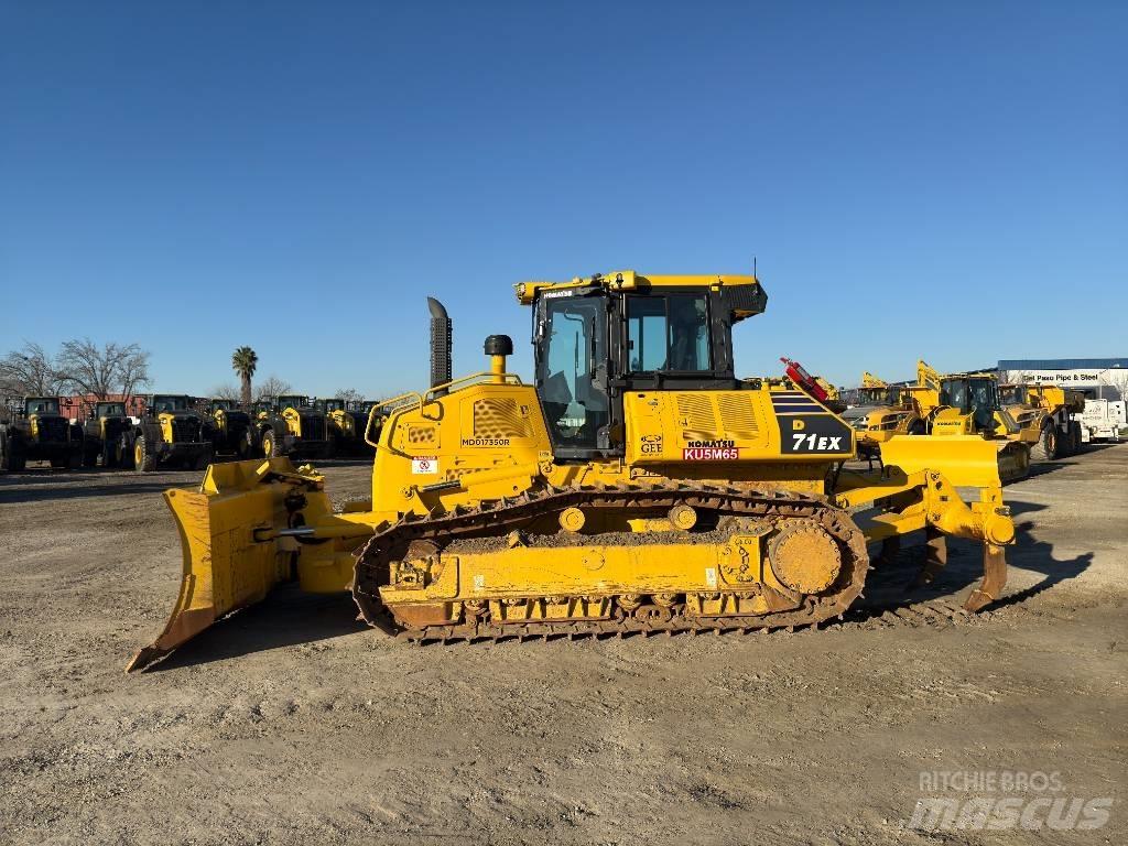 Komatsu D71EX-24 Pásové dozery