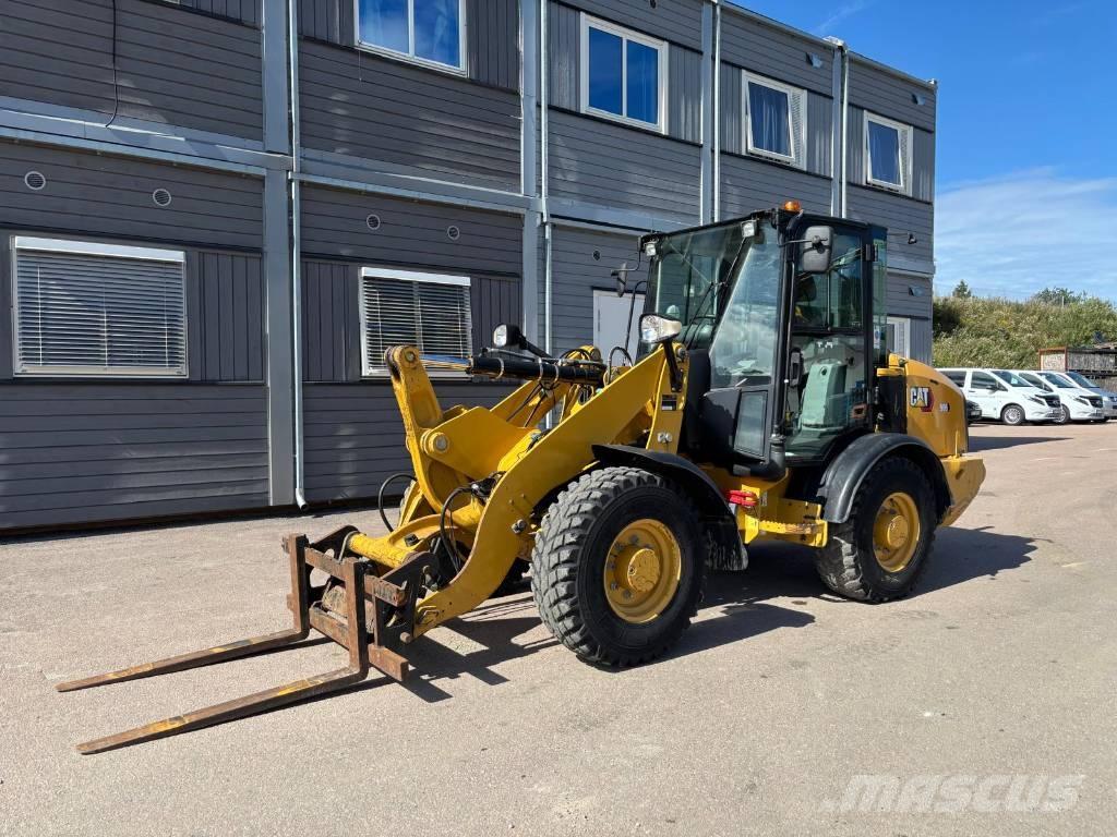 CAT 906 Kolové nakladače