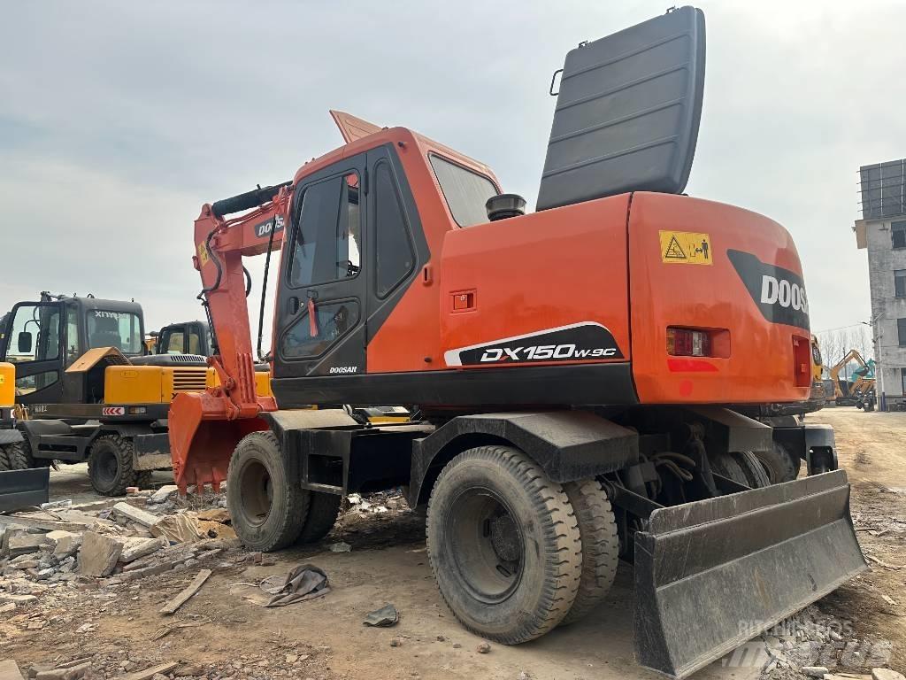 Doosan 150 Kolová rýpadla