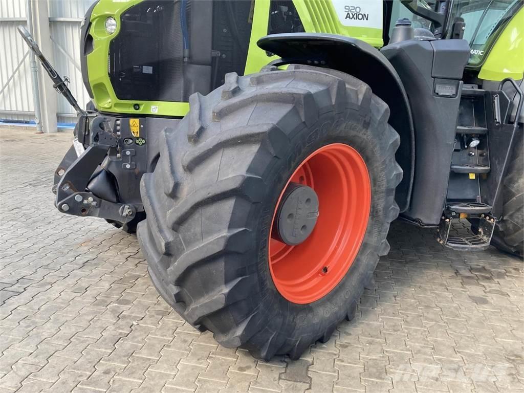 CLAAS Axion 920 Traktory