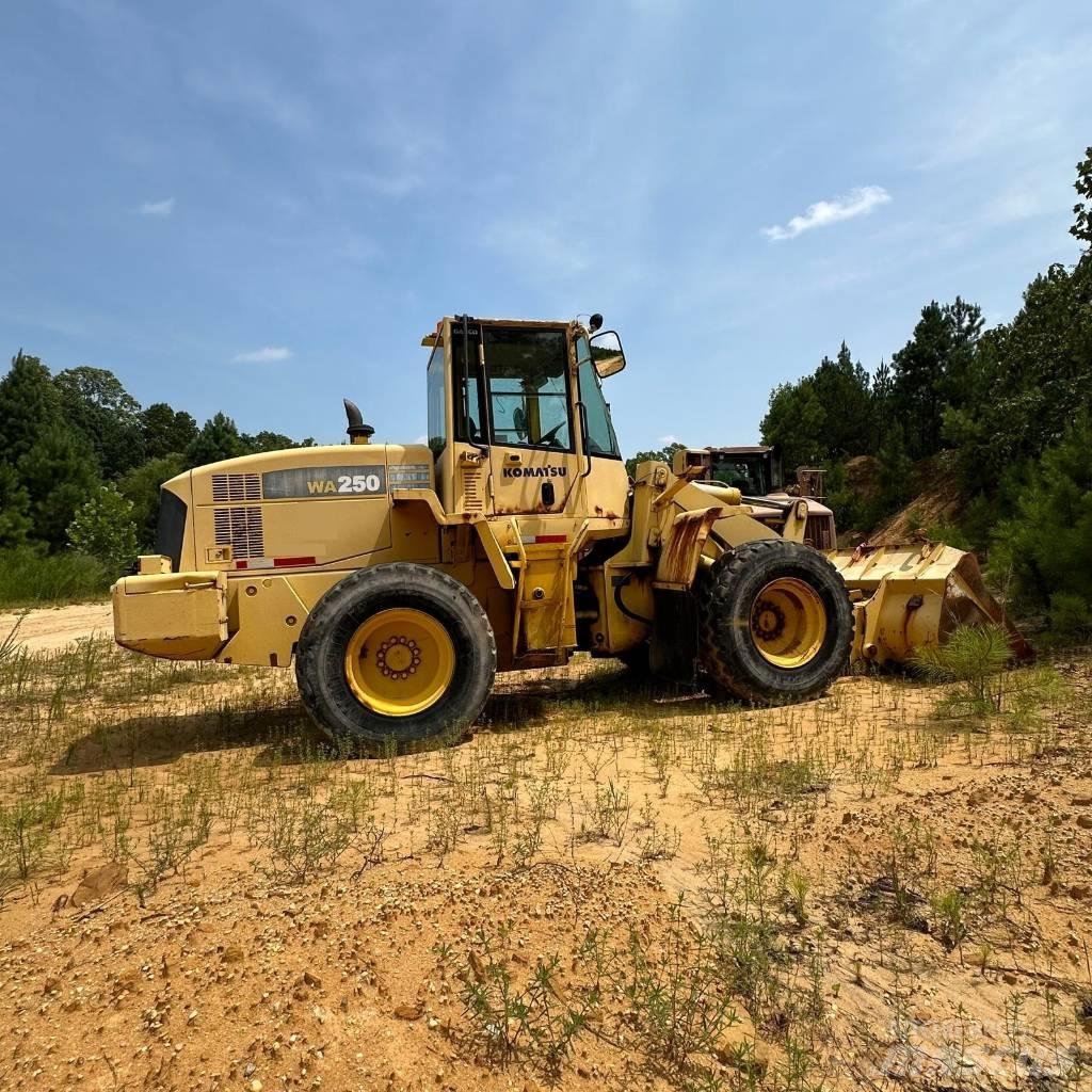 Komatsu WA 250 L-5 Kolové nakladače