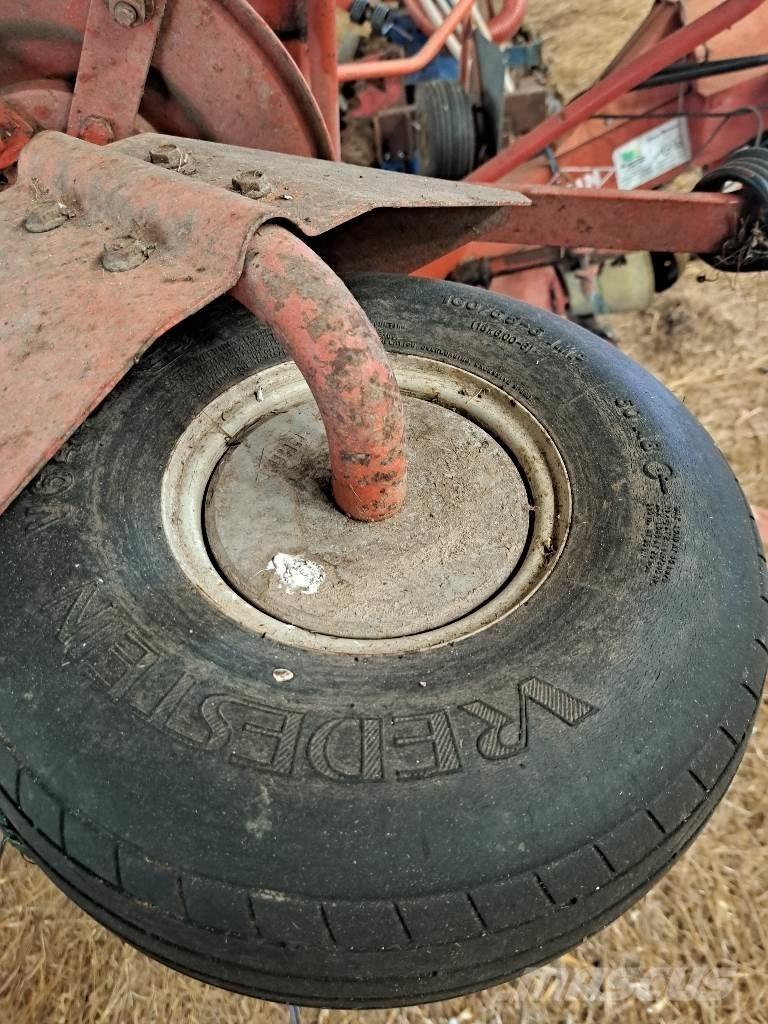 Kuhn GF8501 MH Obraceče a shrabovače sena