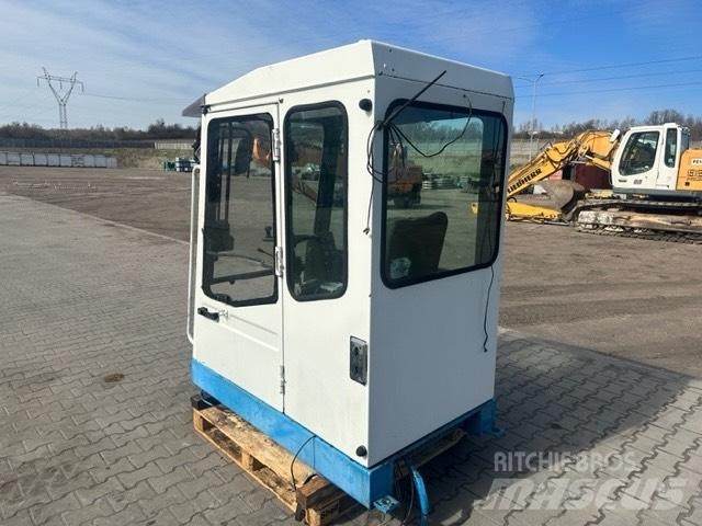 Fuchs MHL 330 Kabiny a interiér