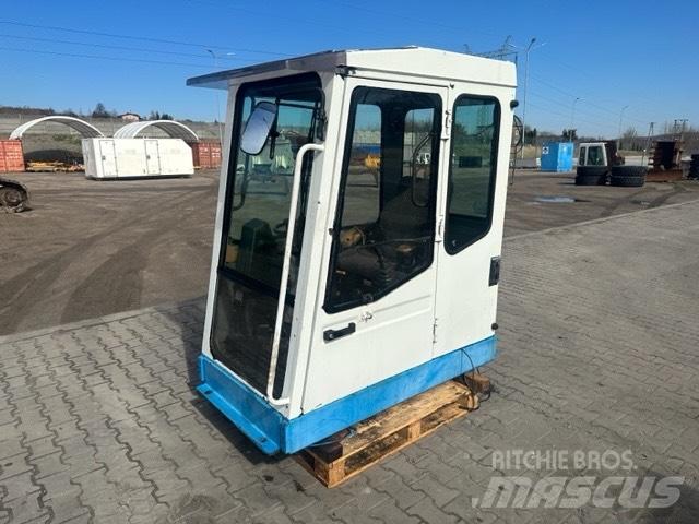 Fuchs MHL 330 Kabiny a interiér