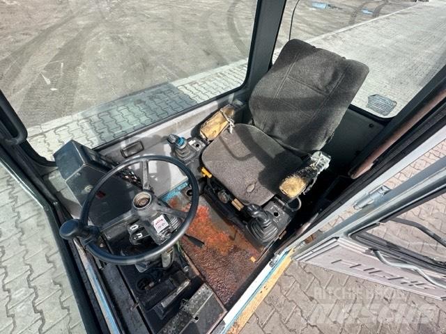 Fuchs MHL 330 Kabiny a interiér