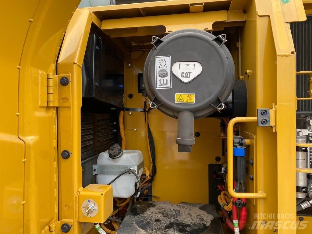 CAT 323D3 Pásová rýpadla