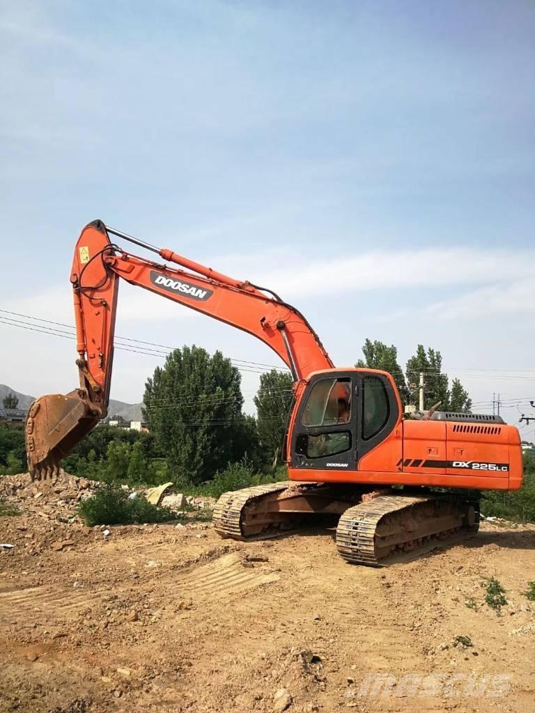Doosan DX 225 Pásová rýpadla